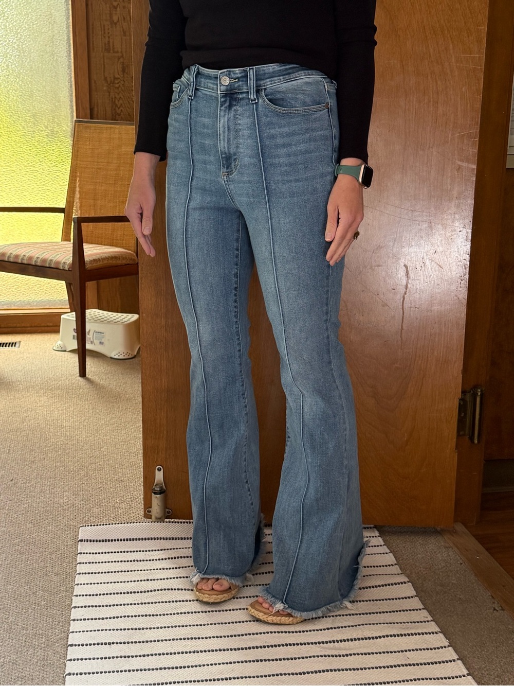 JUDY BLUE HIGH WAISTED FLARE FRONT PINTUCK DETAIL & FRAY HEM size 9/29 - Picture 2 of 7